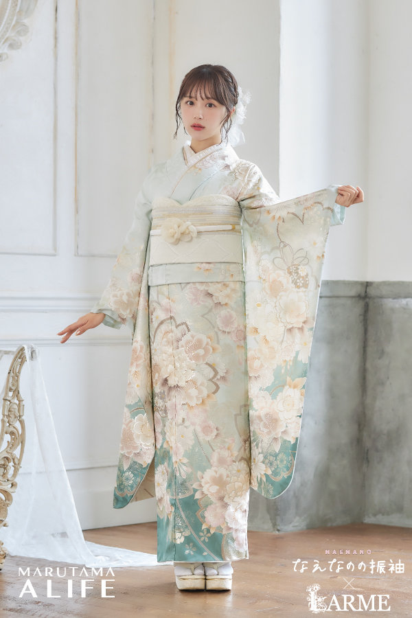なえなのが着るミントグリーンと白の花柄振袖｜LARMEコラボの上品でやわらかな印象の振袖コーデ