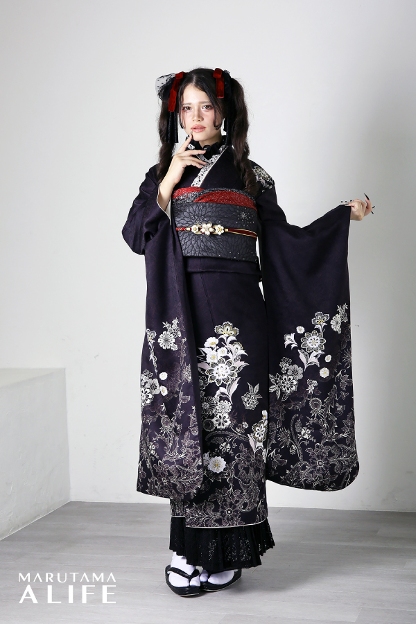 黒・紫・銀・白の成人式で被らないゴシック調の個性派振袖