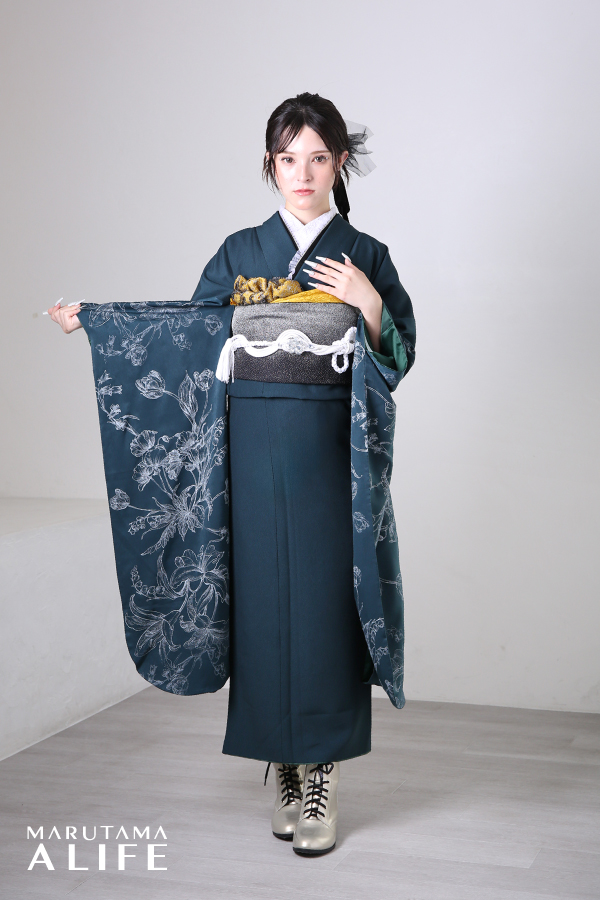 青・緑・白・金の大人っぽく洗練された成人式で被らない振袖