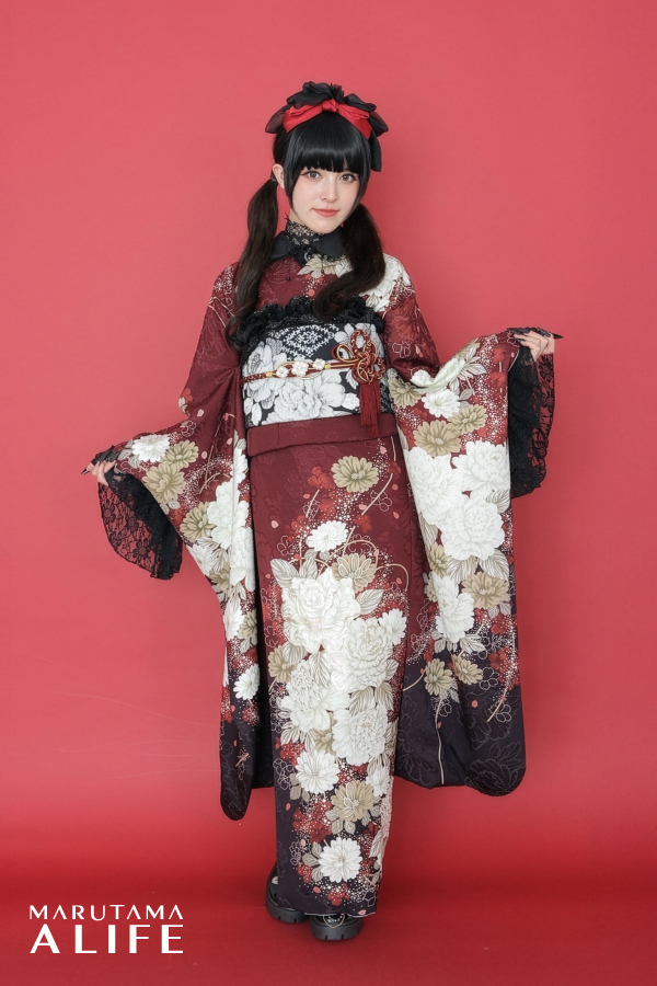 赤・白・黒・金　ゴシック調でかわいい世界観の個性派振袖 浜松袋井