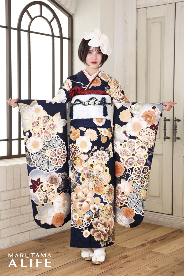 紺・金・白・桃の花柄が美しく広がる上品で華やかな古典振袖