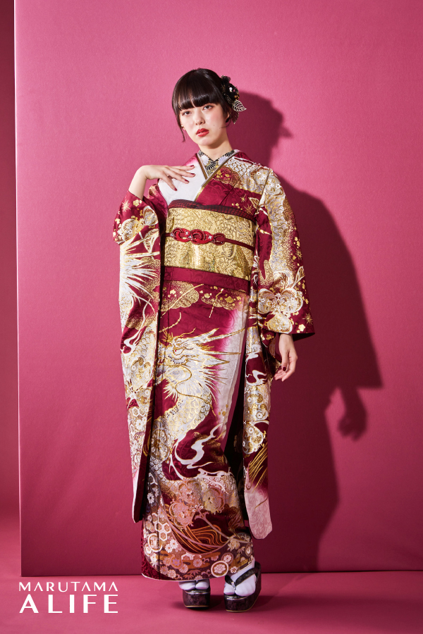 赤・金・白・黒　龍（ドラゴン）が舞う迫力あるかっこいい古典振袖 浜松袋井