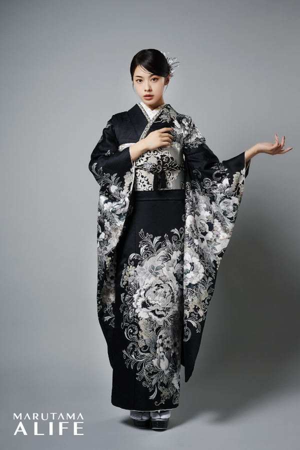 黒・白・銀・グレーの花柄が映えるクールで洗練されたモード振袖