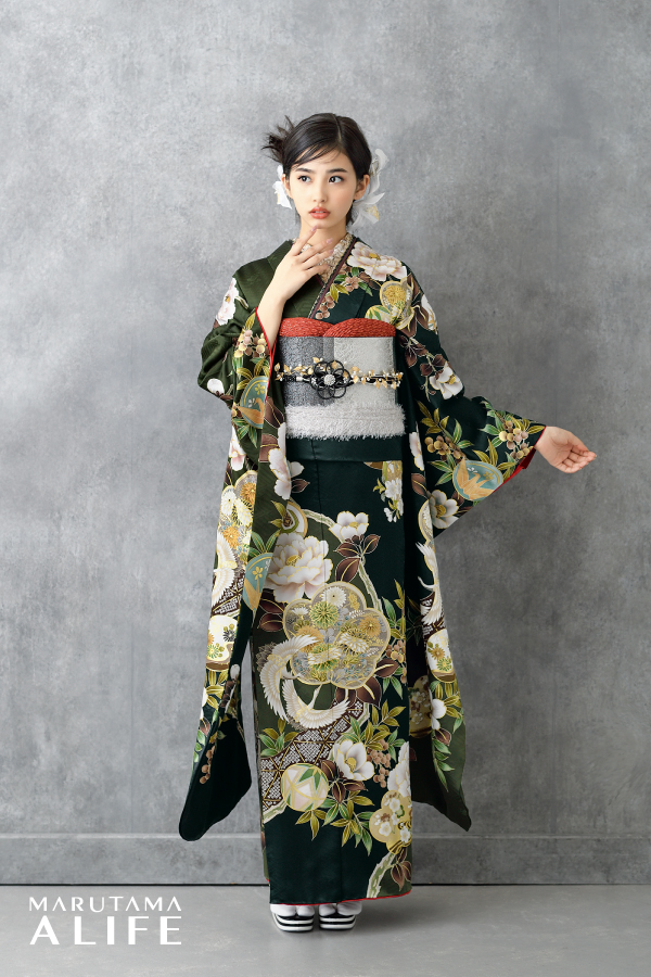 緑・金・白・赤　鶴と牡丹と菊が華やかに咲く格調高い古典振袖 浜松袋井